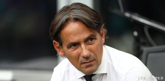 球员奋力扣 球员奋力扣